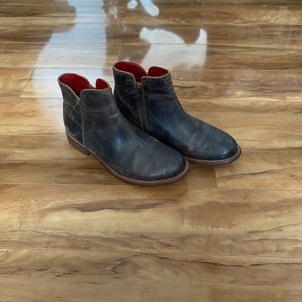 Bed Stu Women’s YURISA Distressed Leather Ankle Boots - Picture 2 of 9